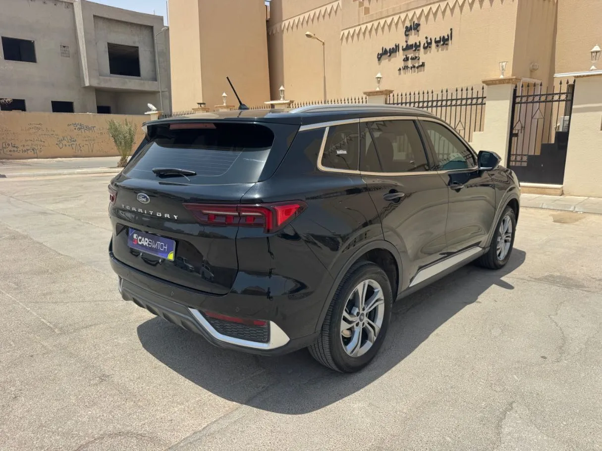 Car image 5
