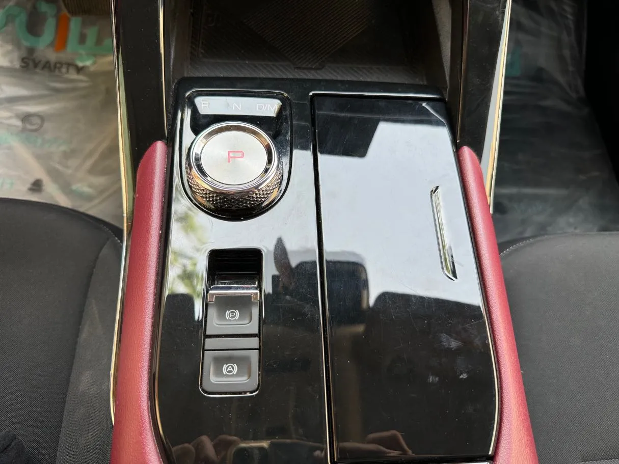 Car image 14