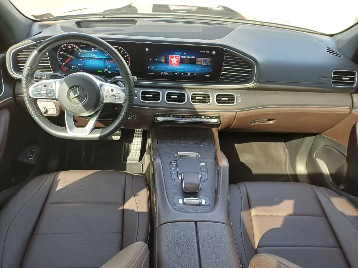 Car image 17