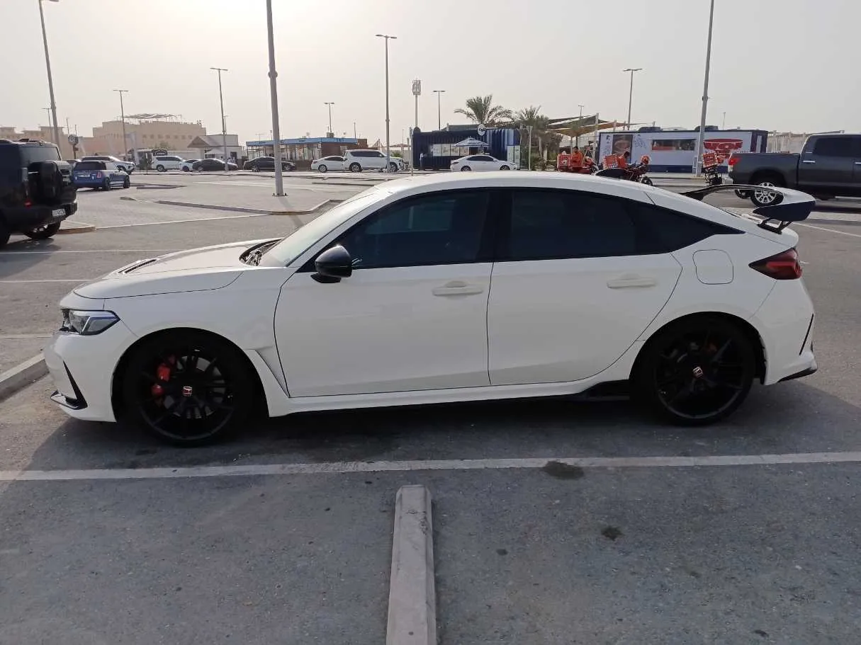 Car image 8