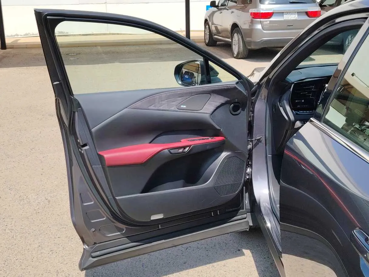 Car image 11