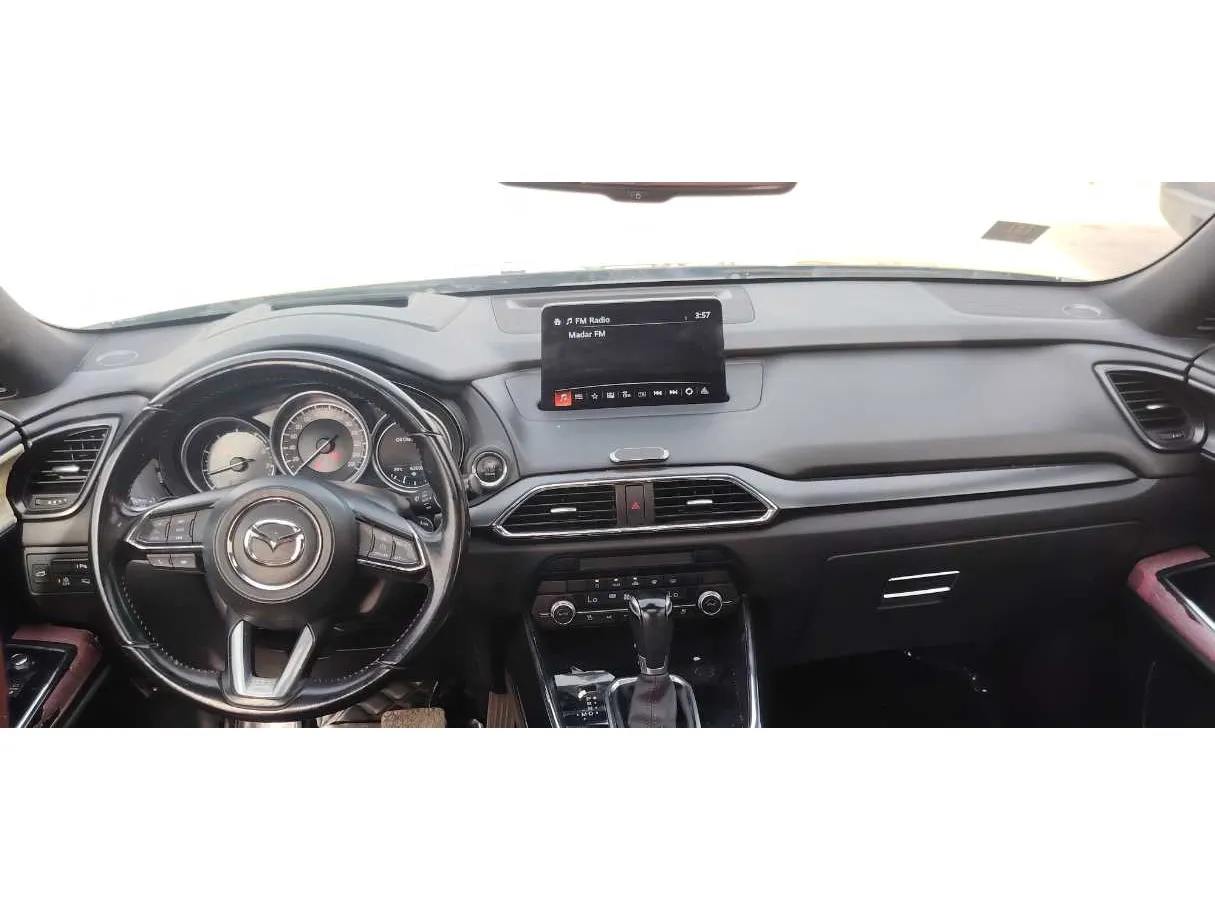 Car image 19