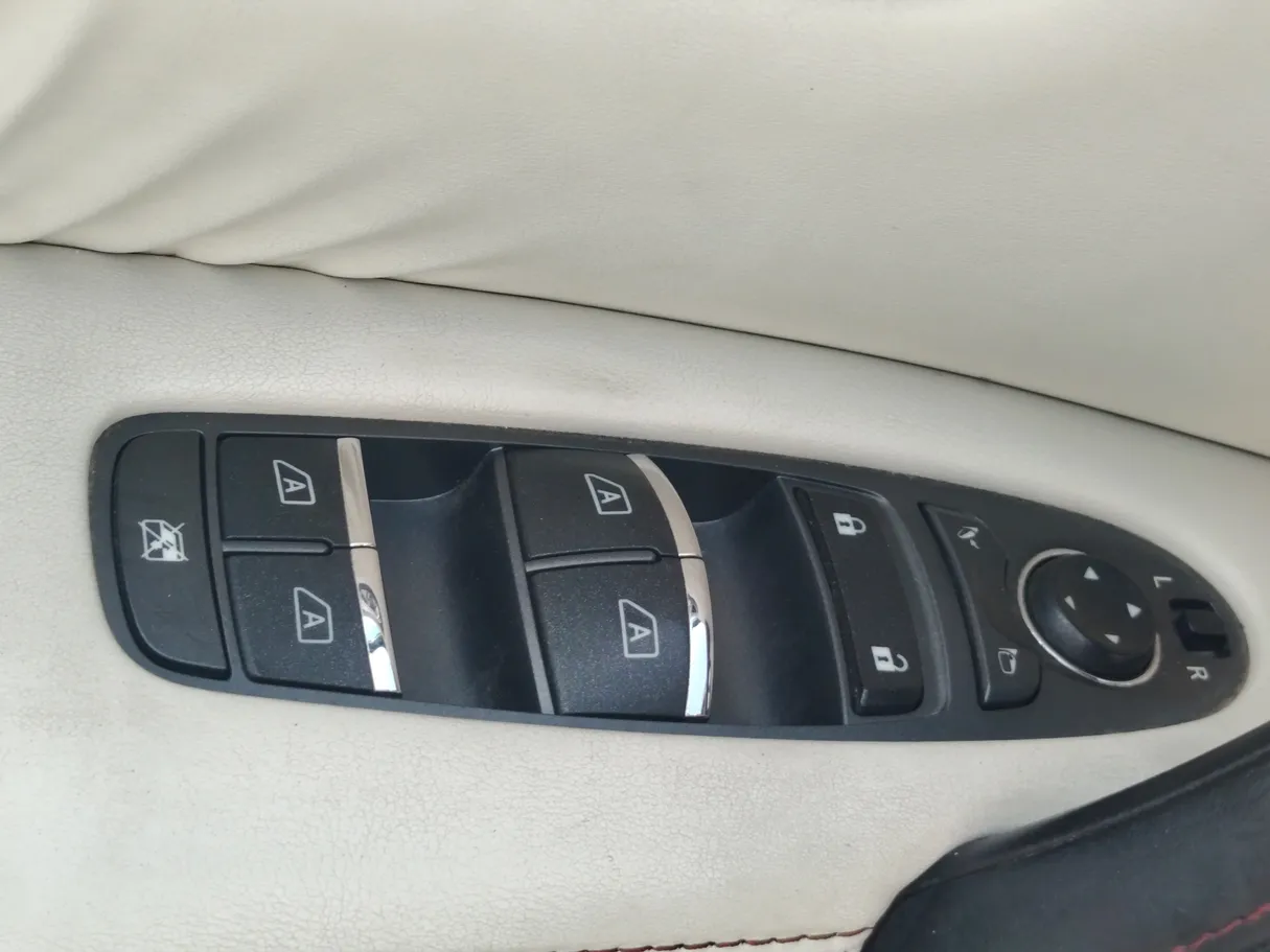 Car image 33