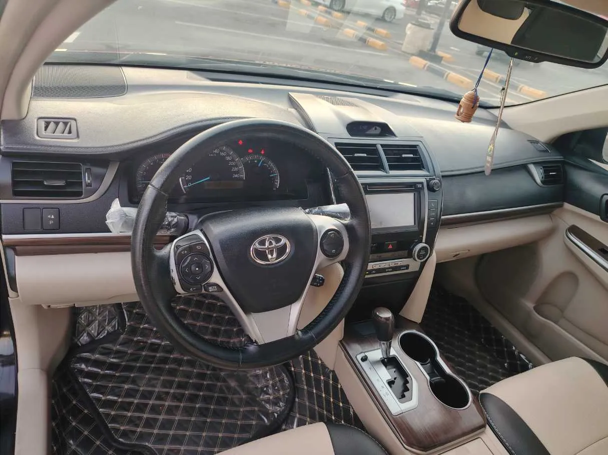 Car image 11