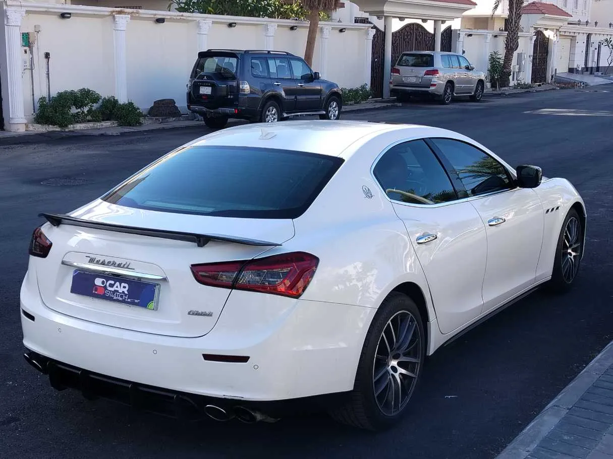 Car image 5