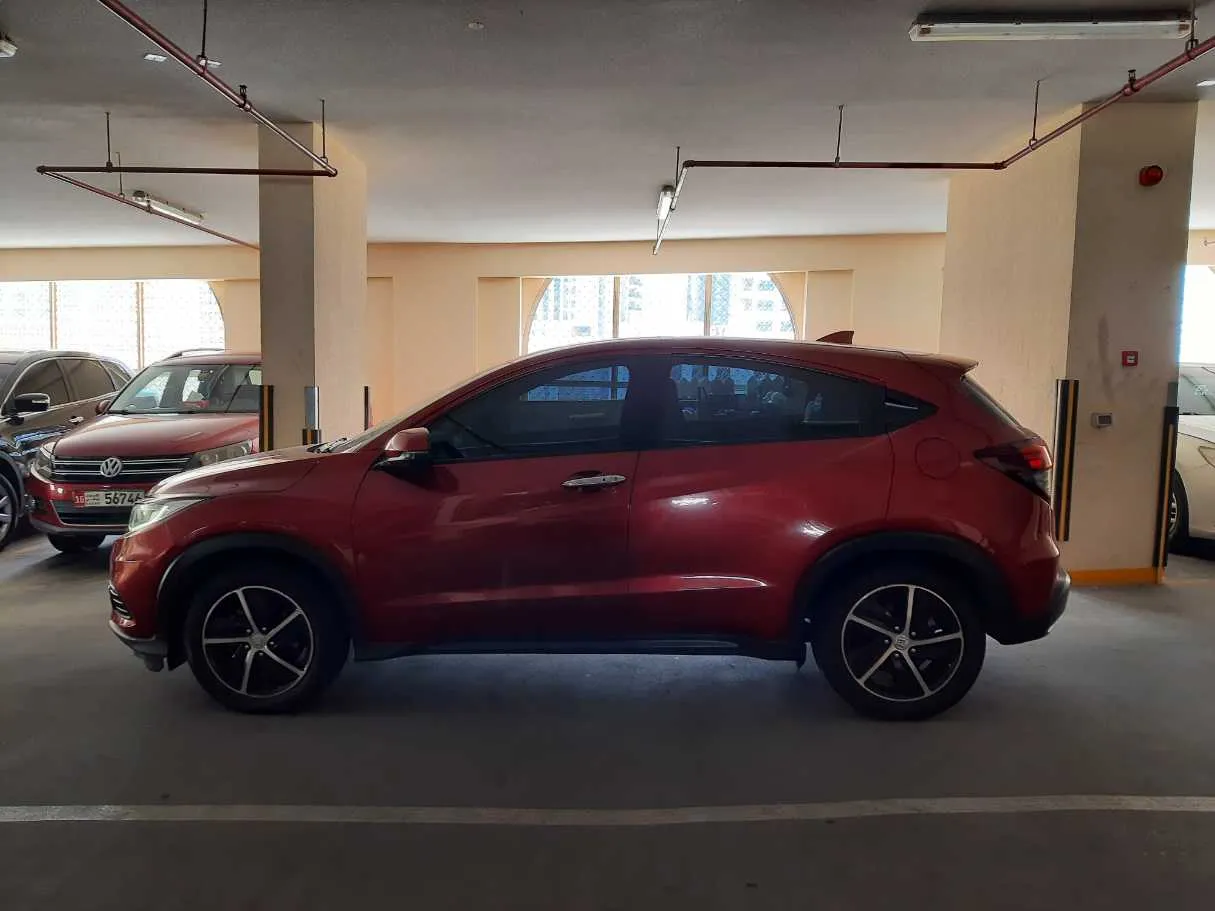 Car image 4