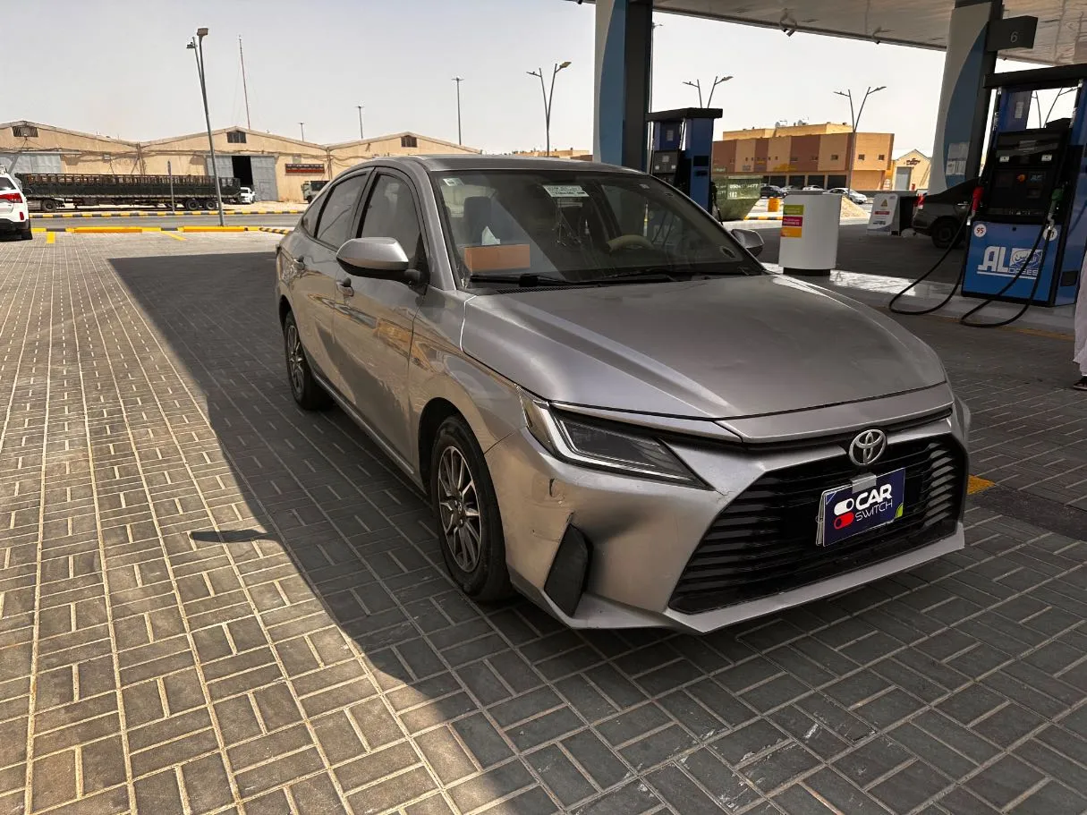 Car image 3