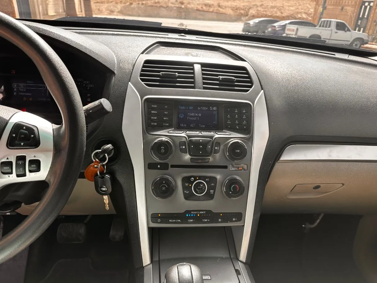 Car image 18