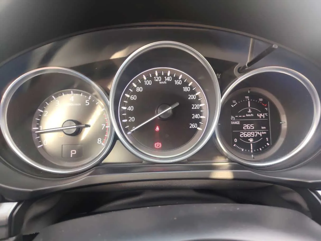 Car image 24