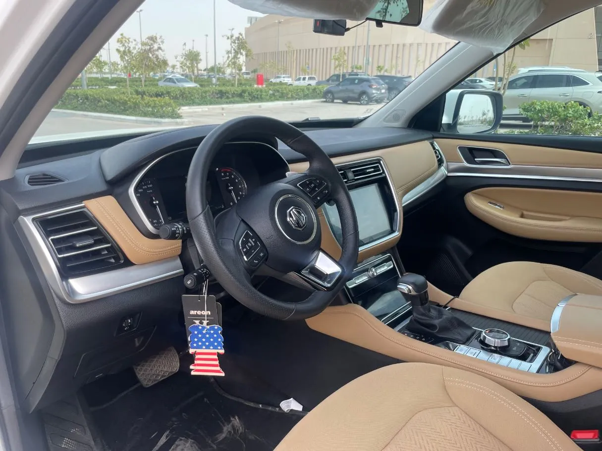 Car image 11
