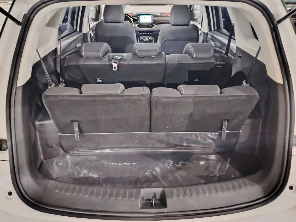 Car image 28