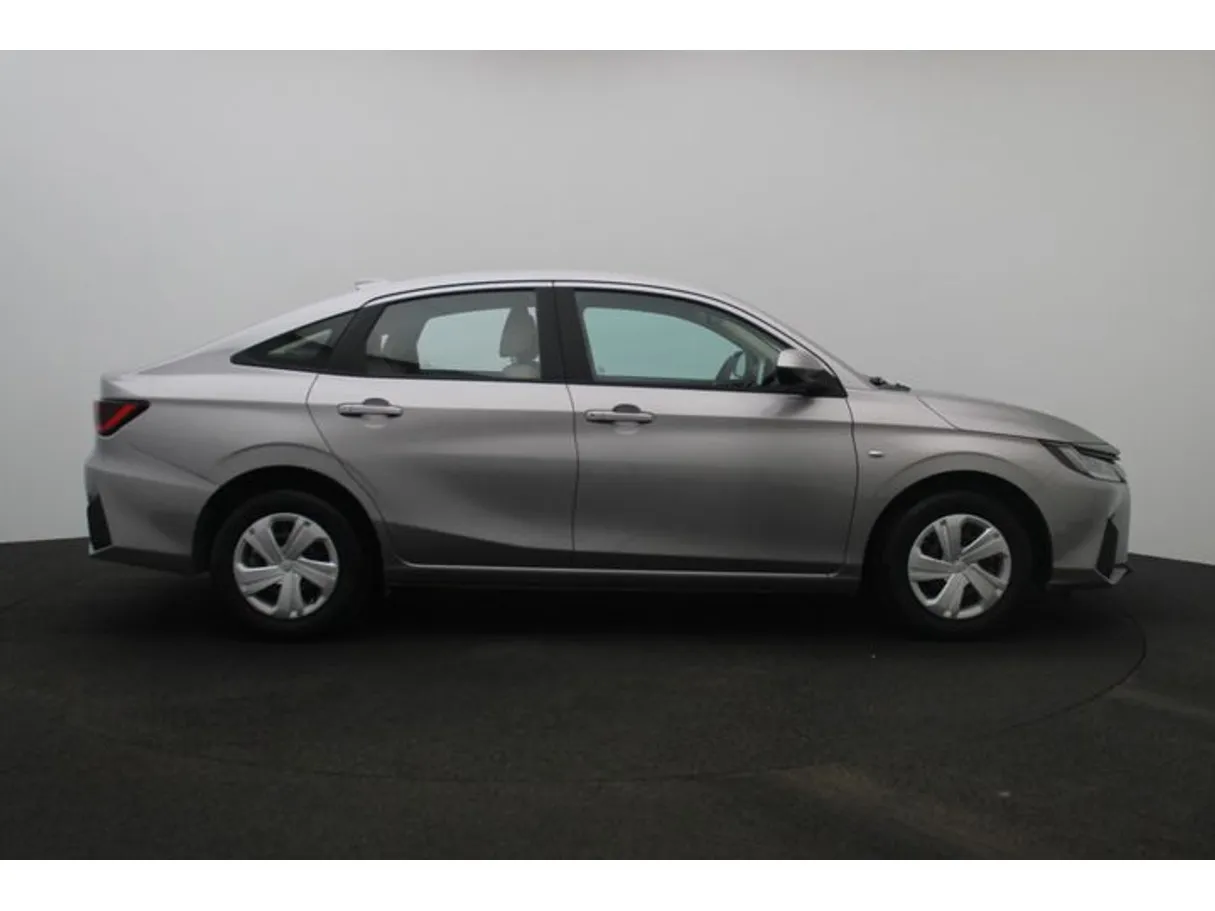 Car image 13