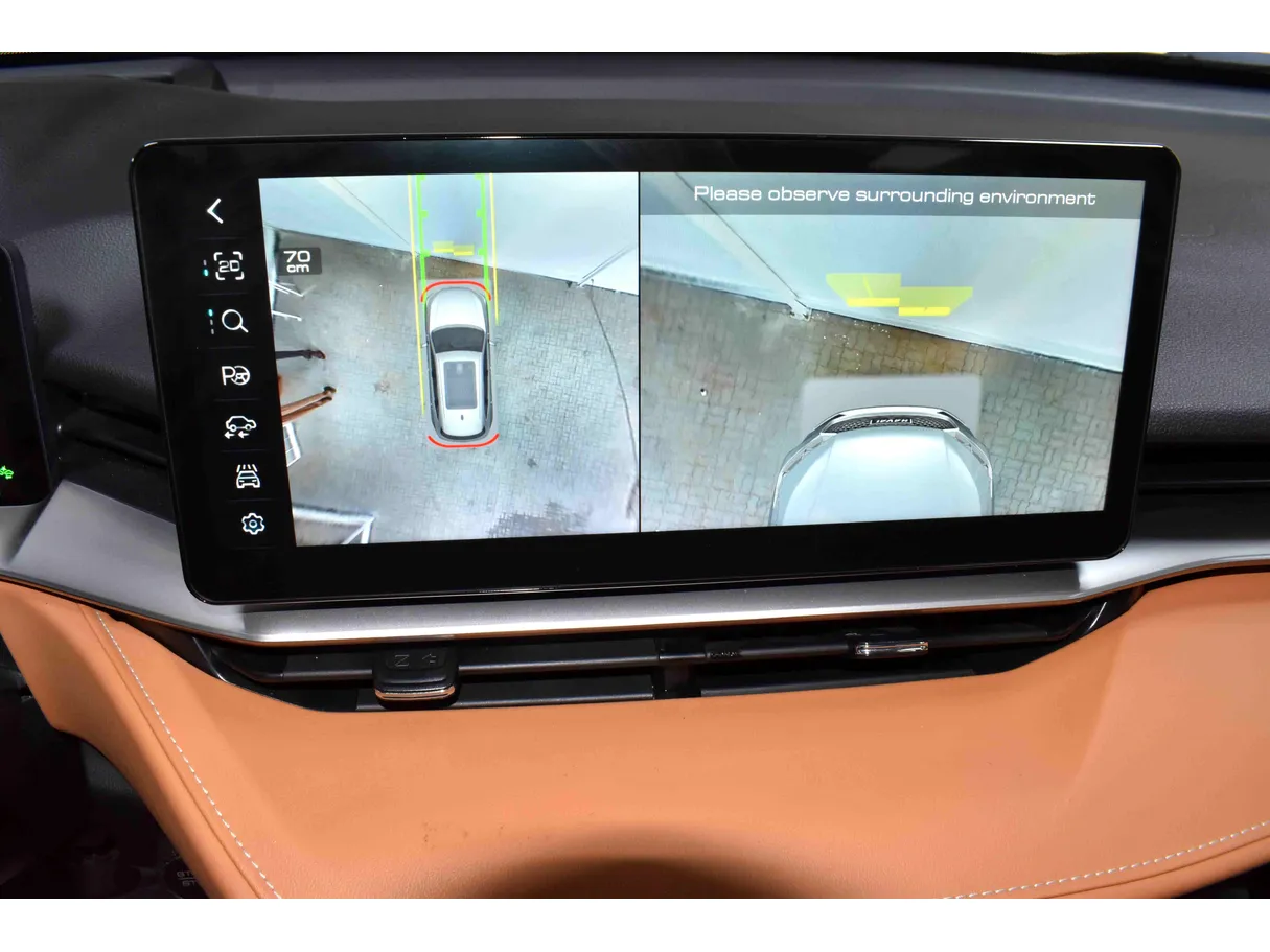 Car image 12
