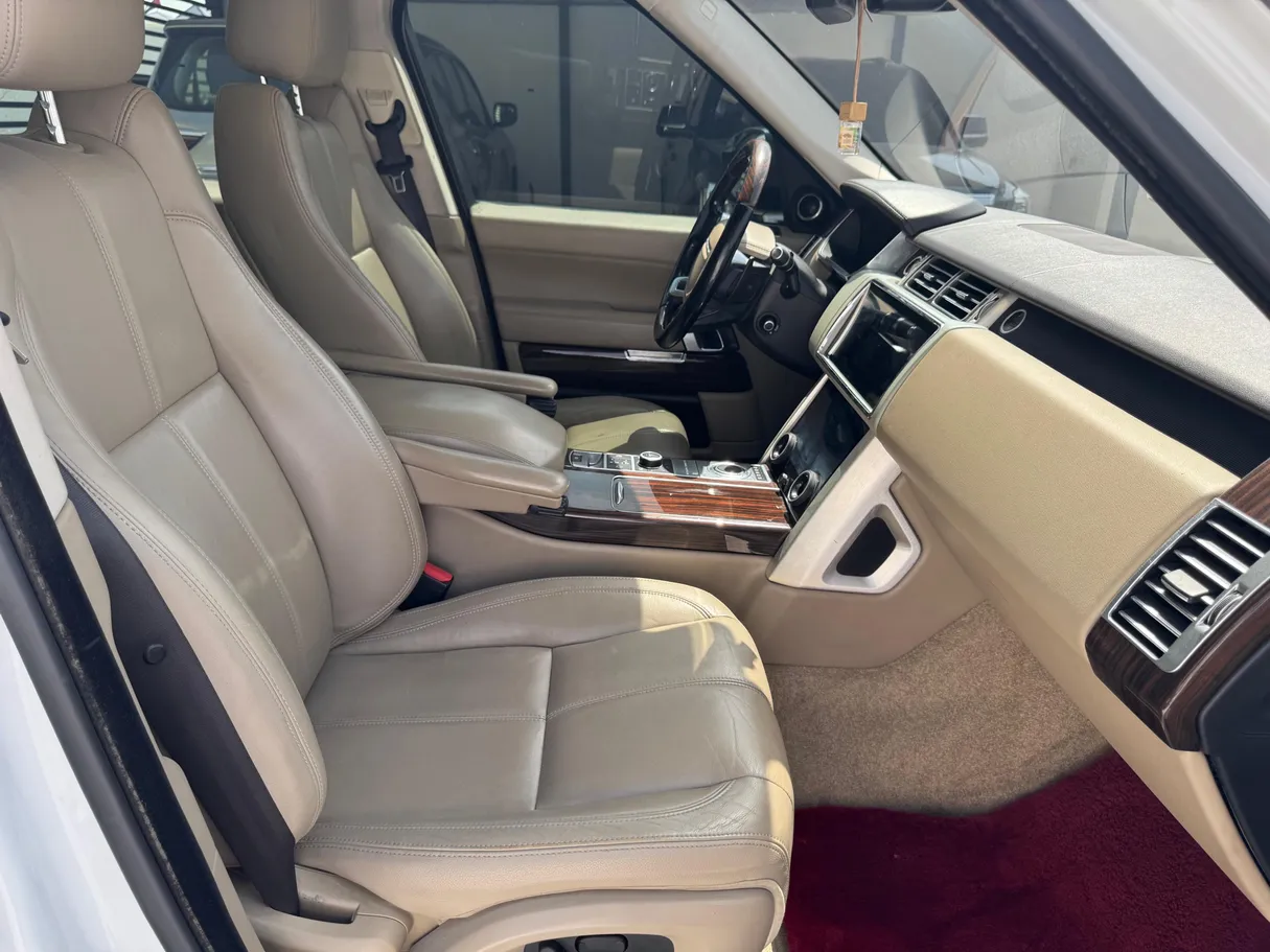 Car image 12