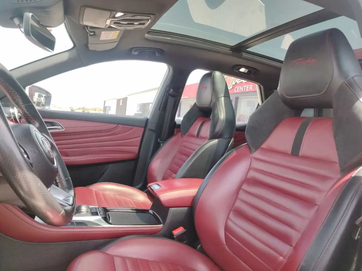 Car image 12