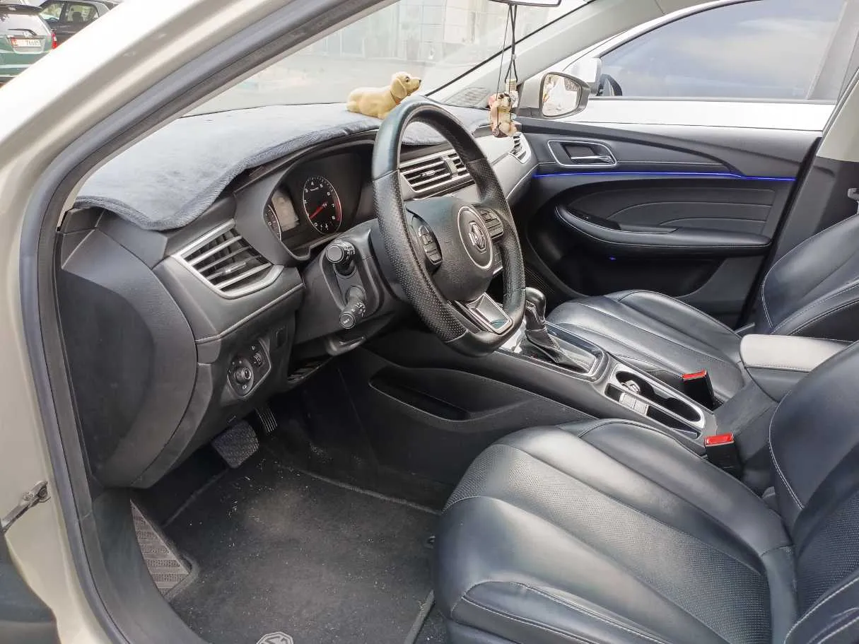 Car image 11