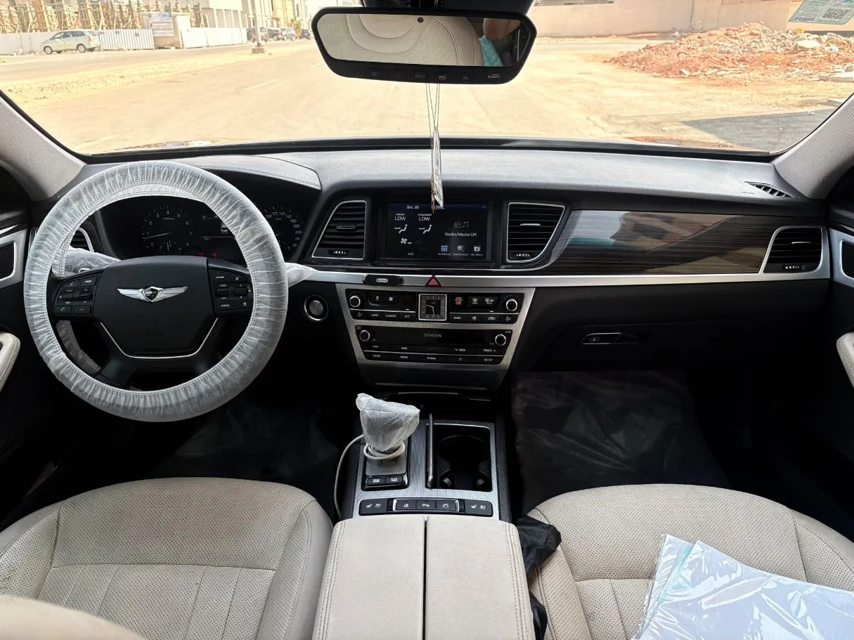Car image 17