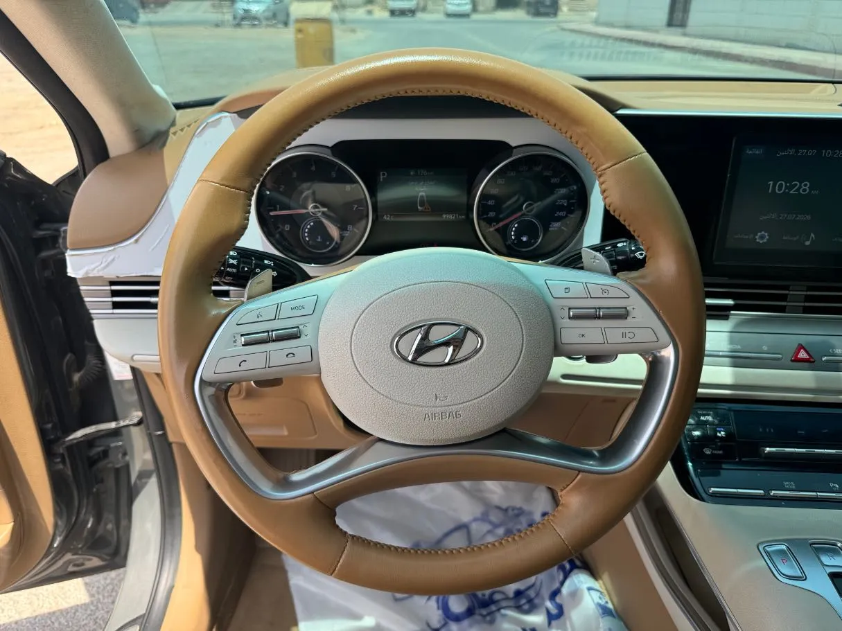 Car image 18