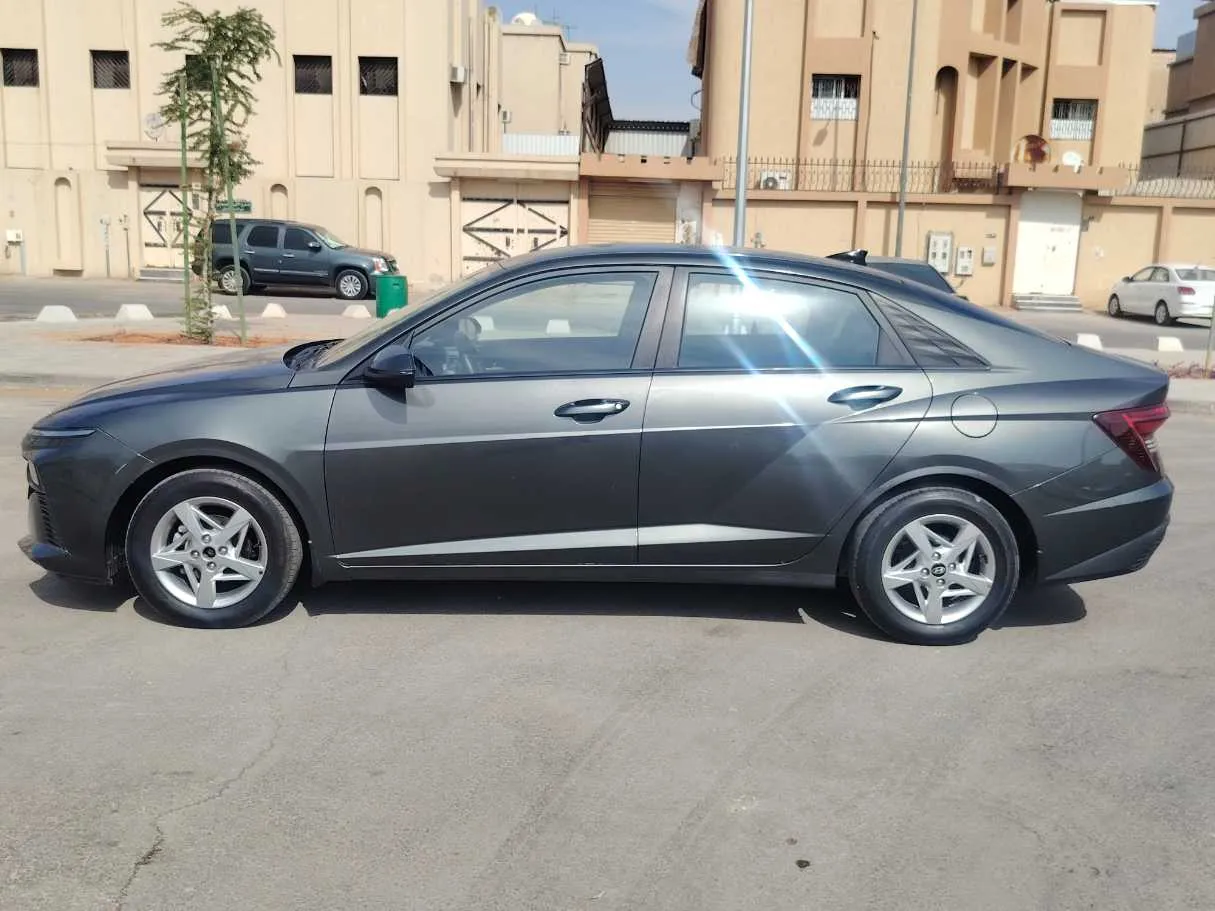 Car image 8