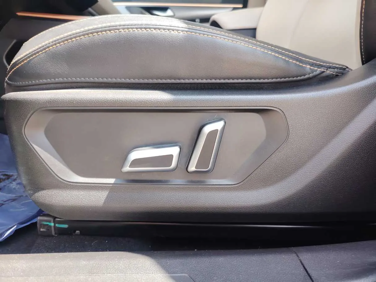 Car image 29