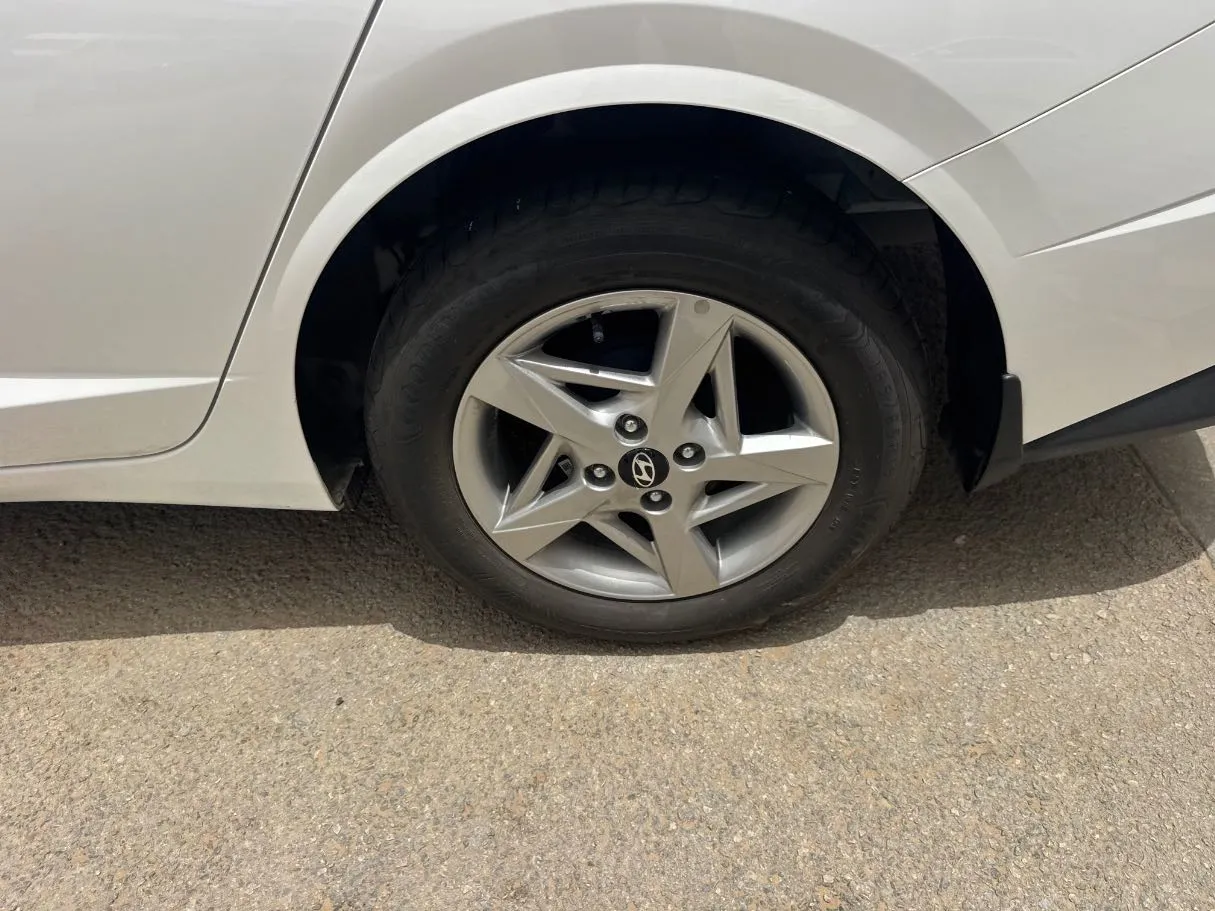 Car image 8