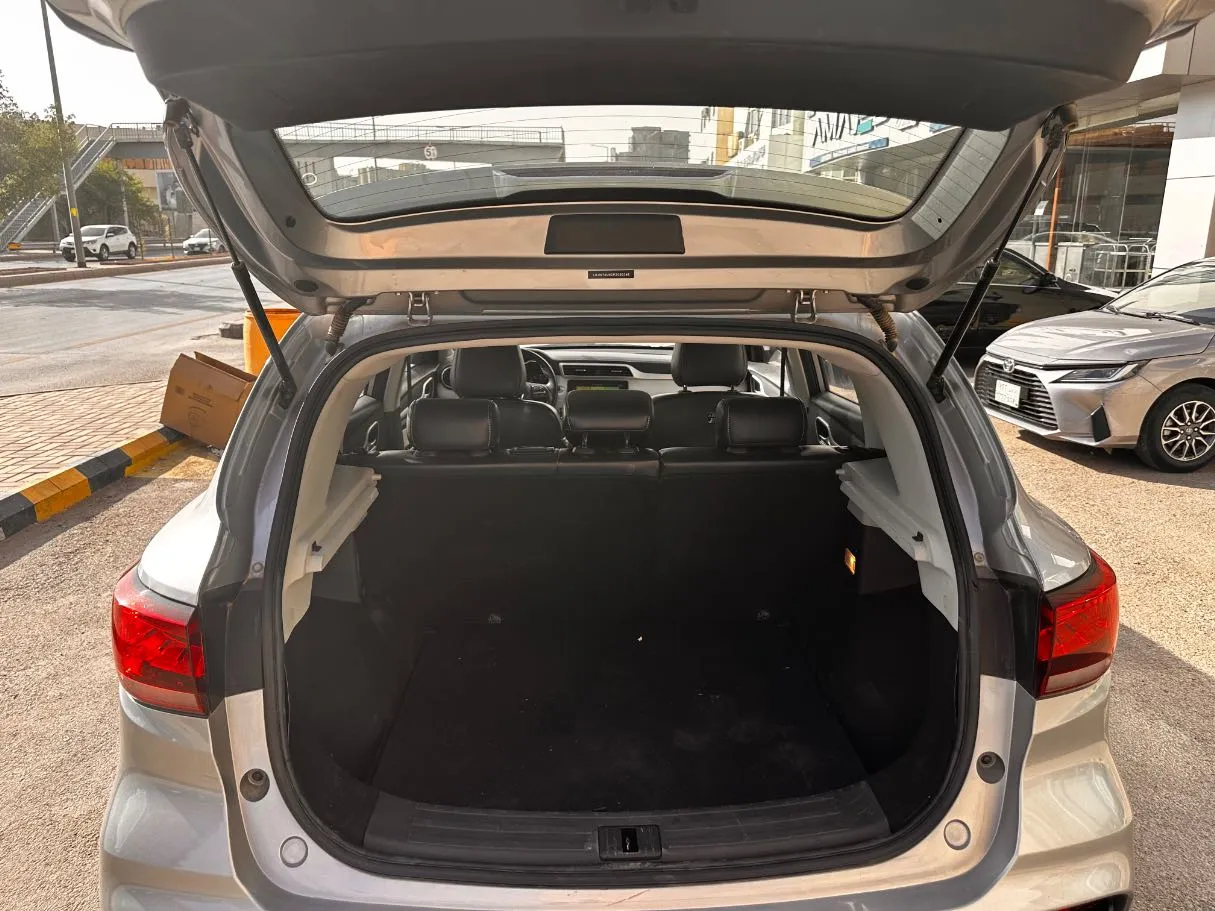 Car image 22
