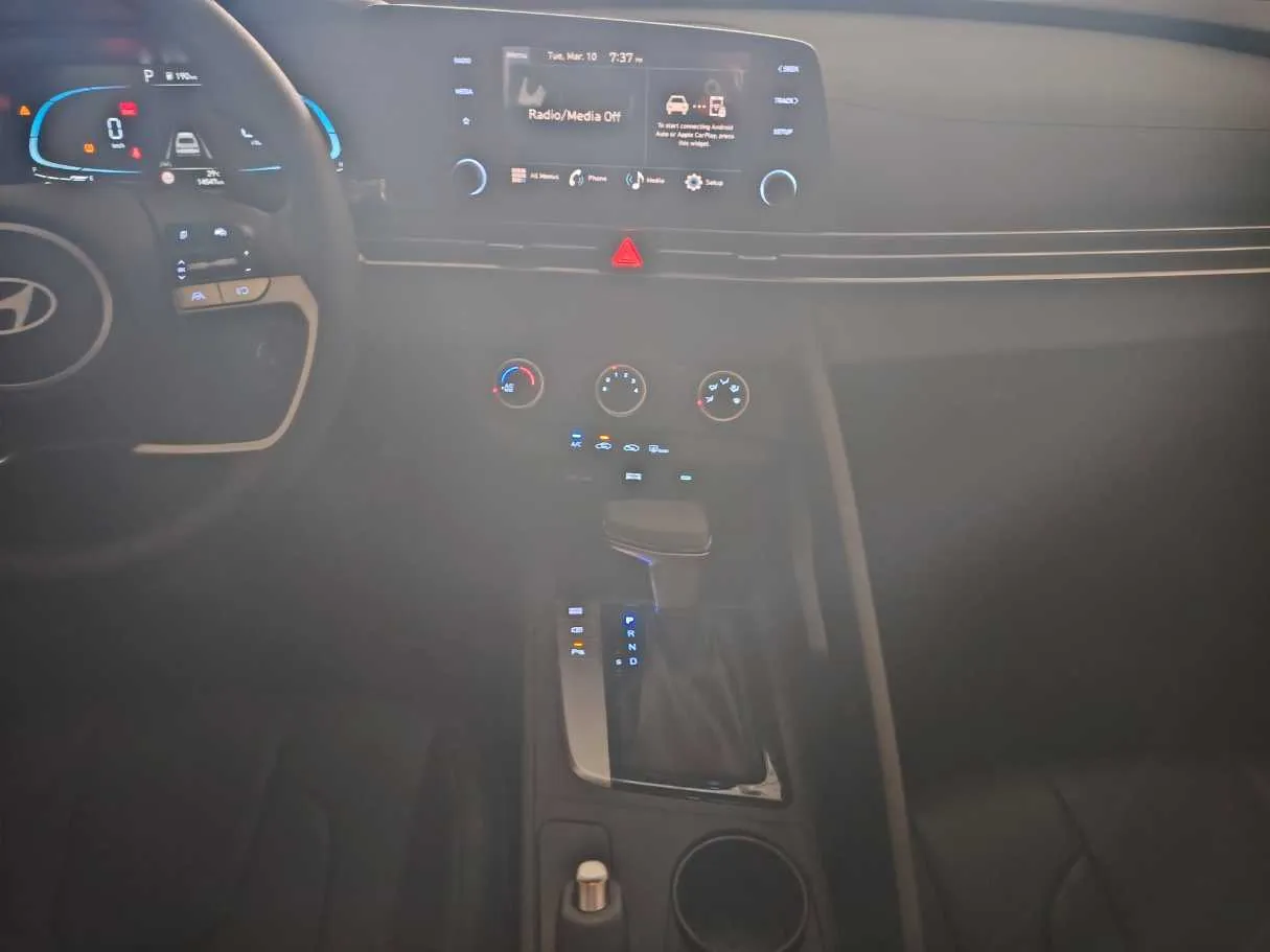 Car image 19