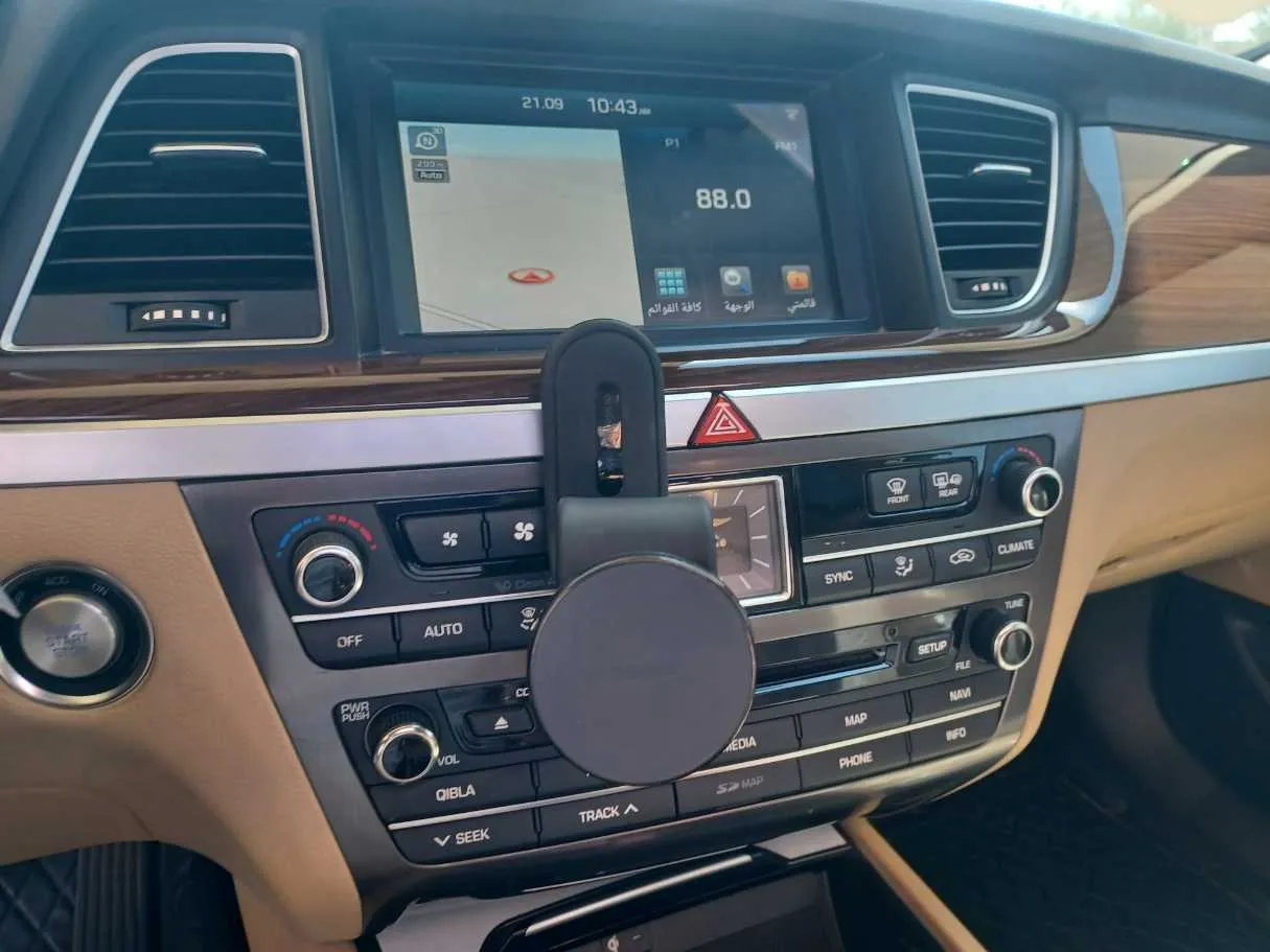 Car image 18