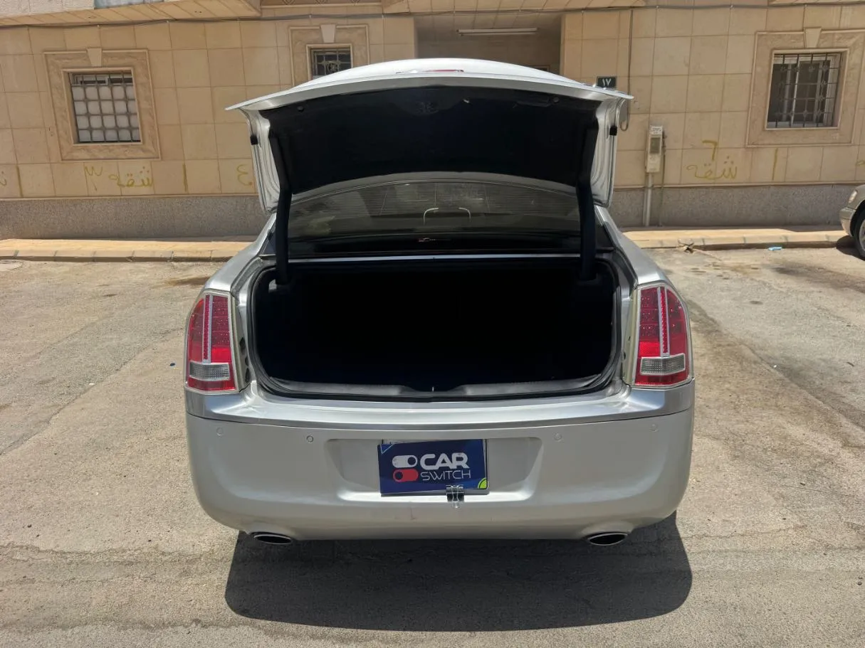 Car image 19