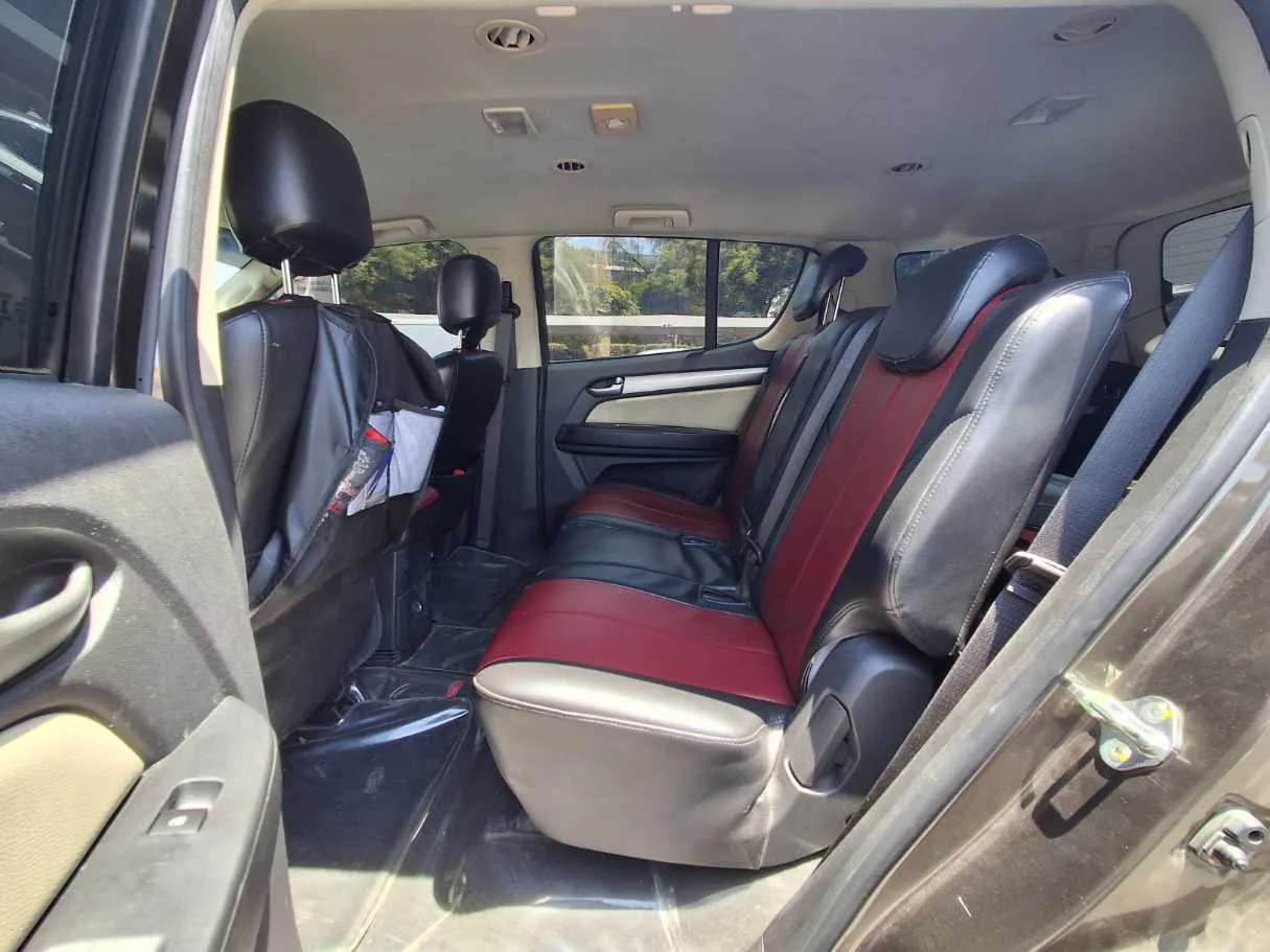 Car image 13