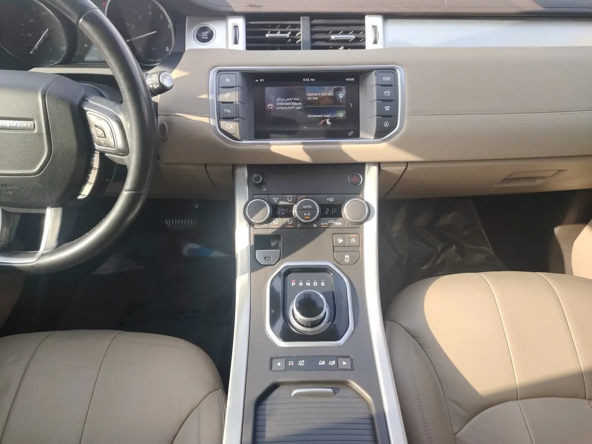 Car image 18
