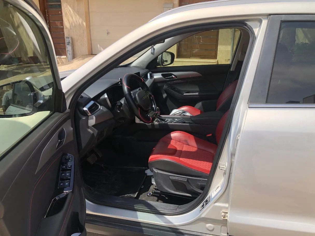 Car image 11