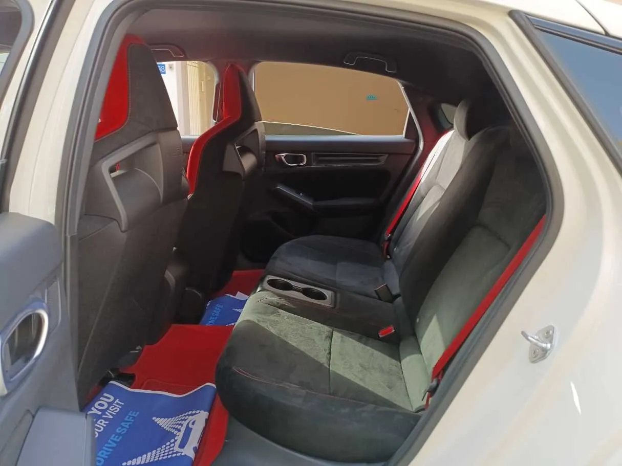 Car image 13