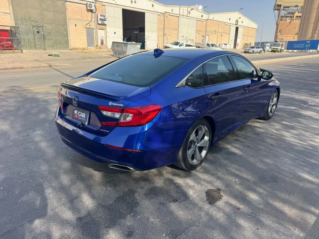 Car image 5
