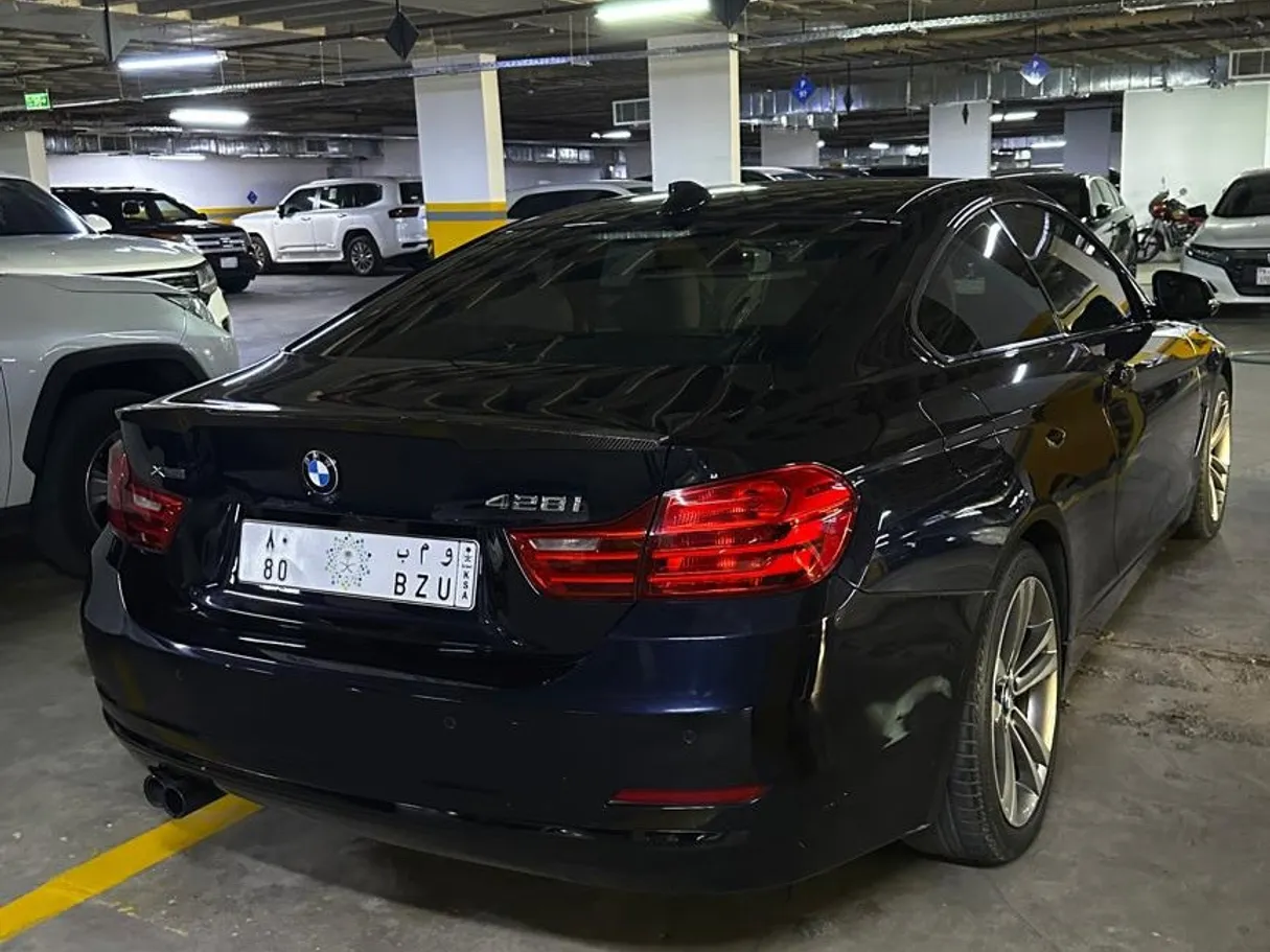 Car image 3