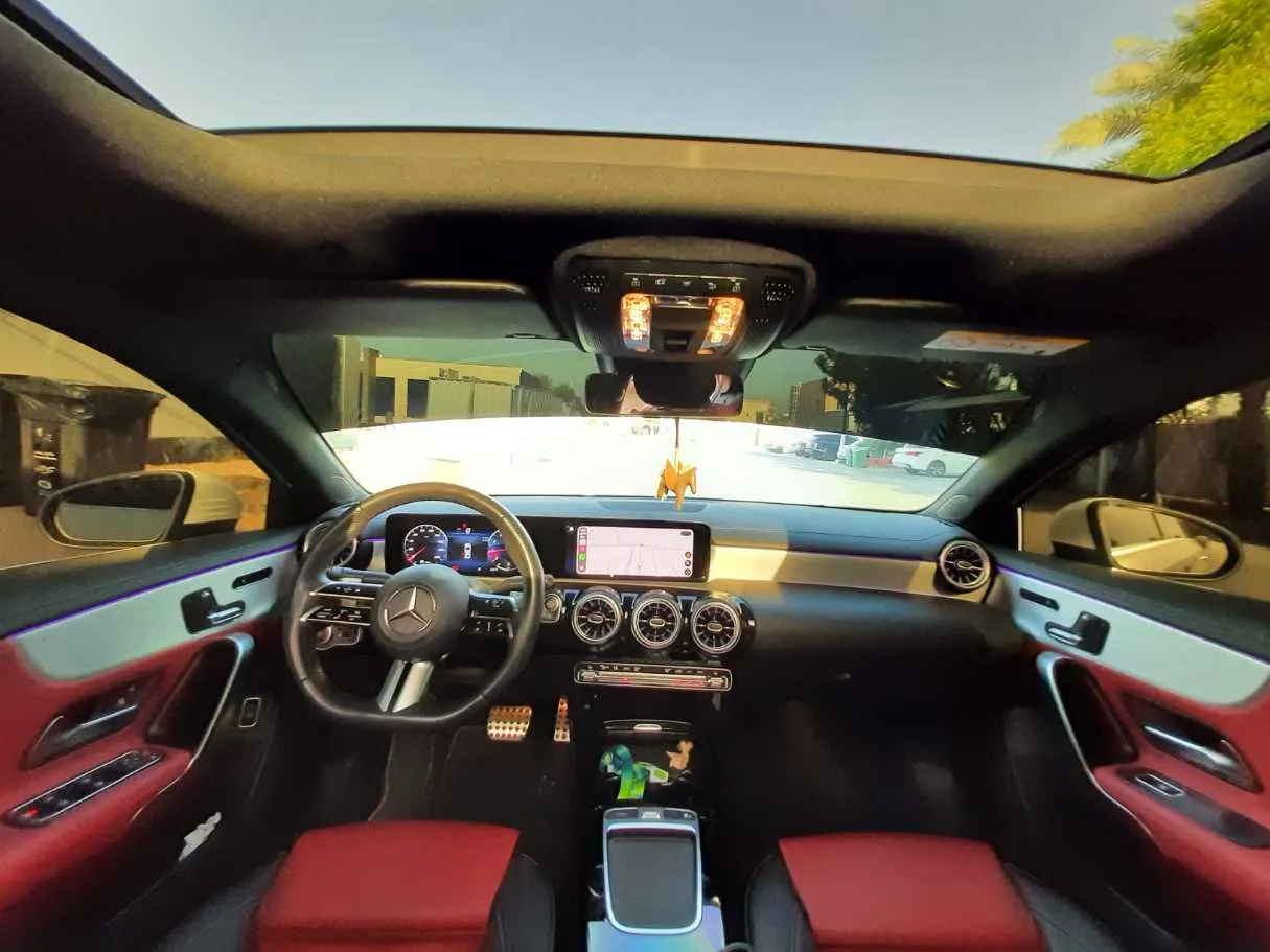 Car image 14