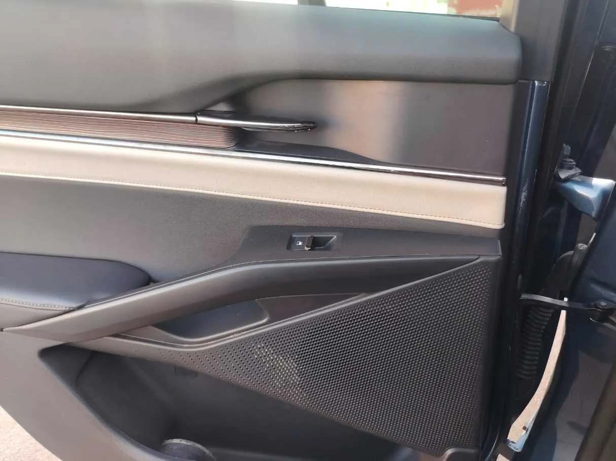 Car image 29