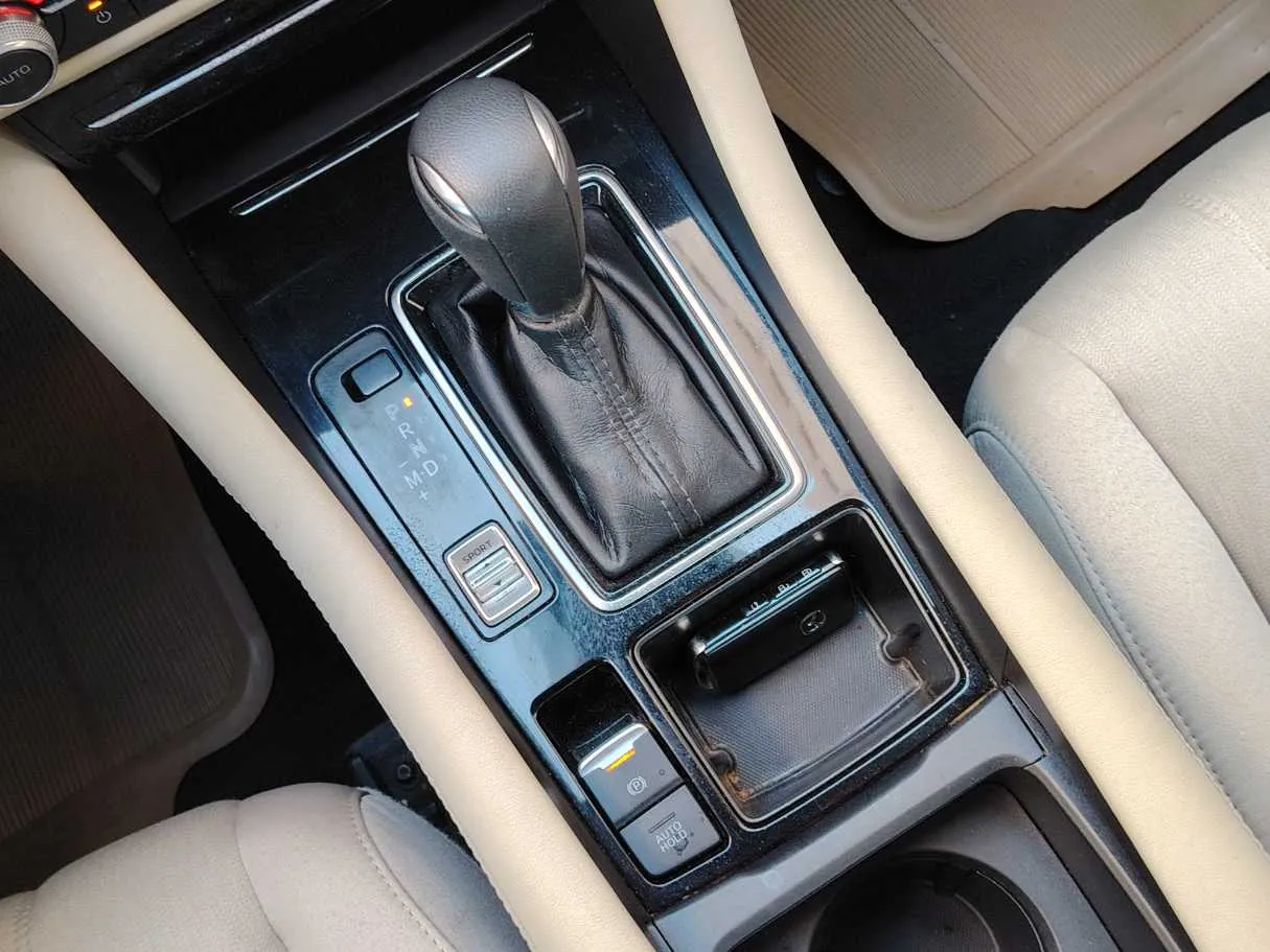 Car image 19