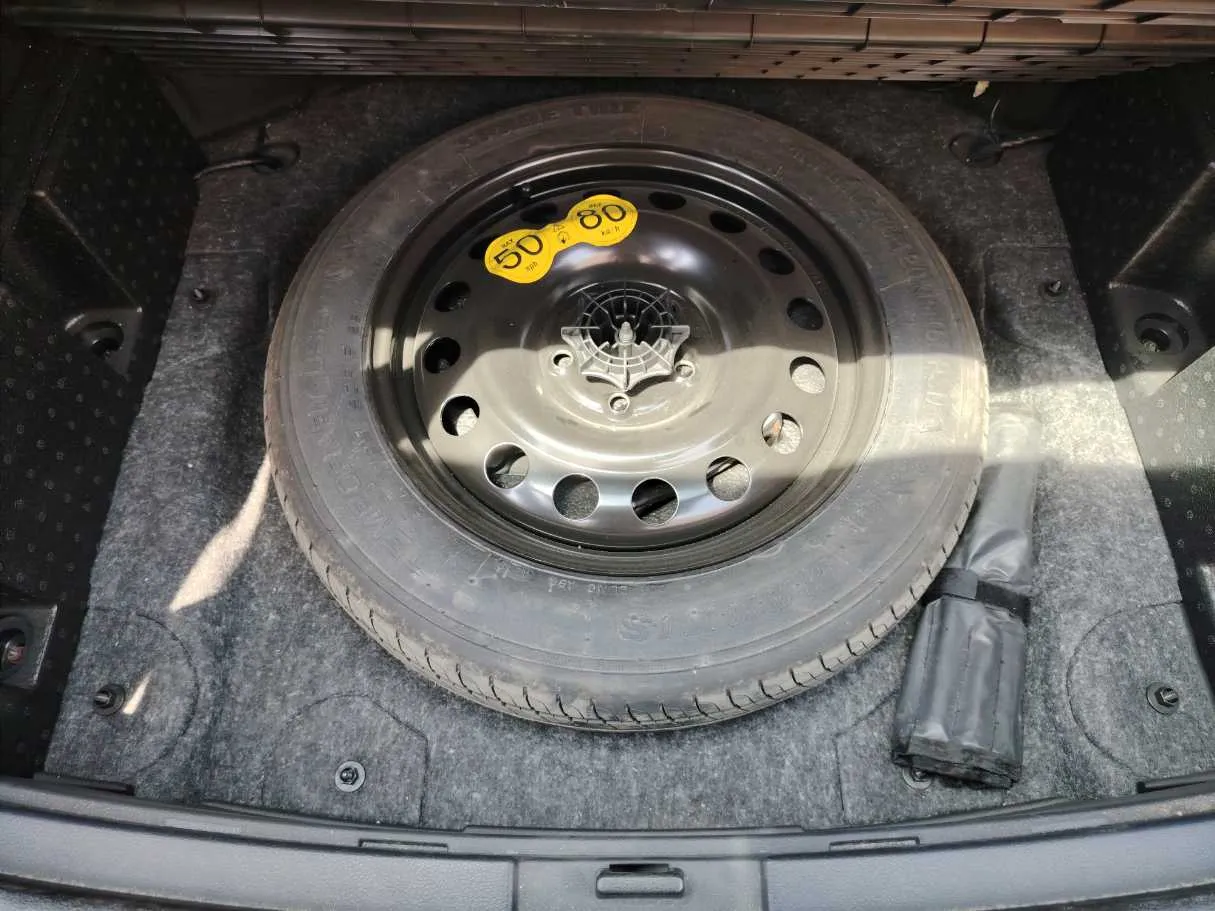 Car image 34