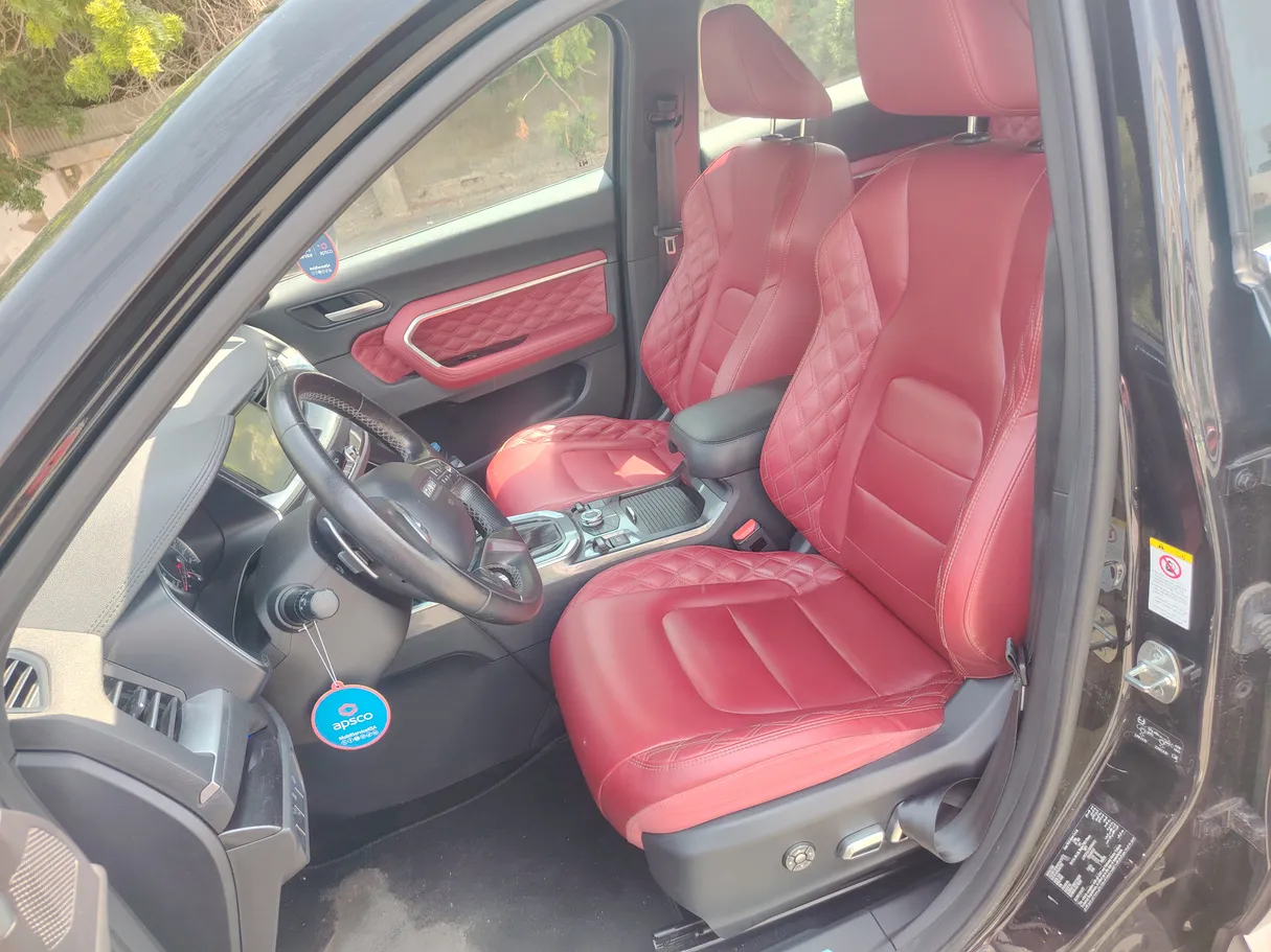 Car image 13