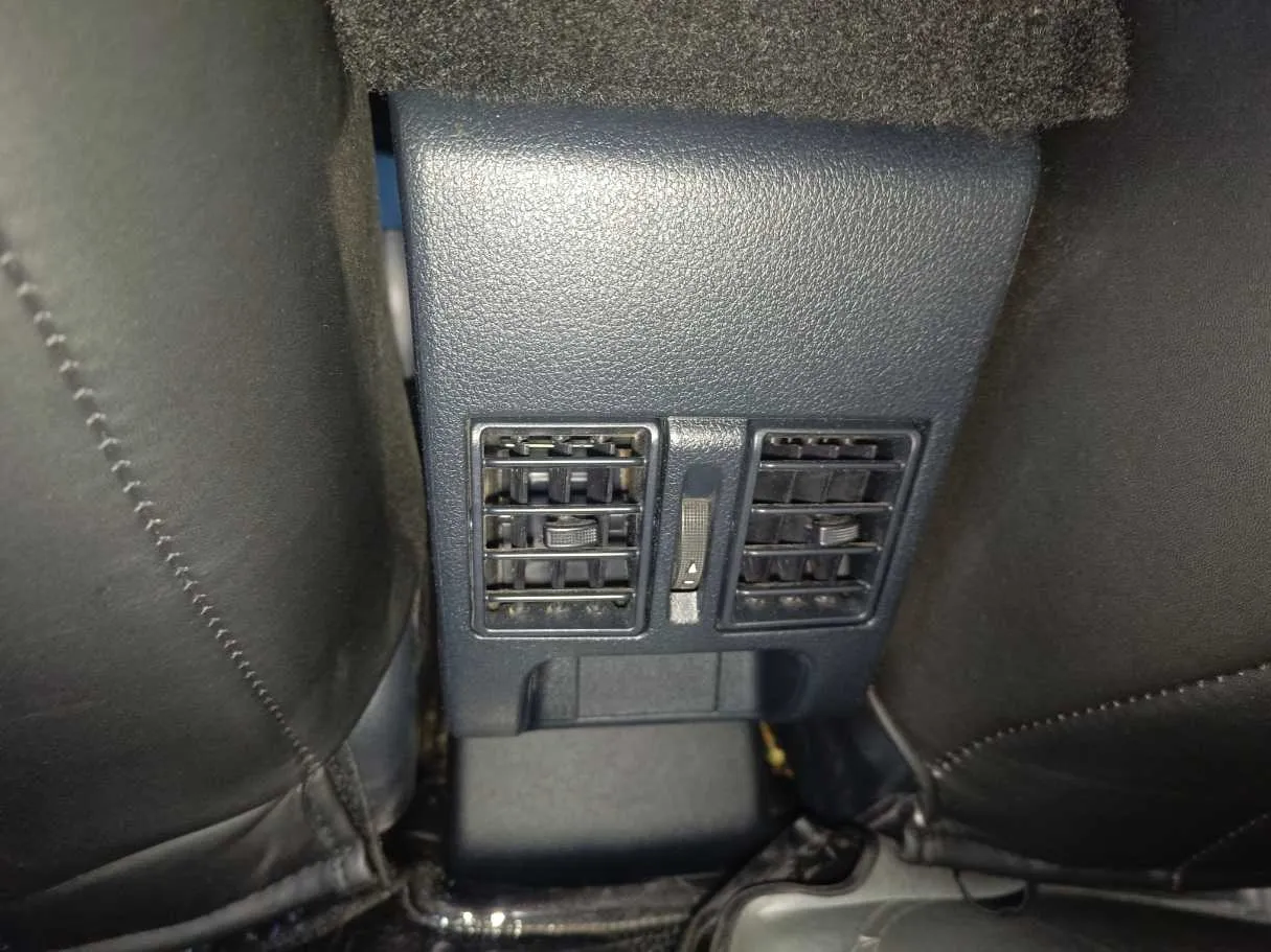Car image 29