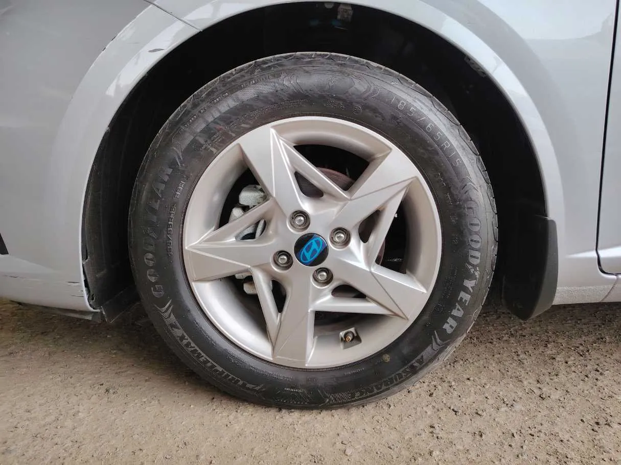 Car image 10