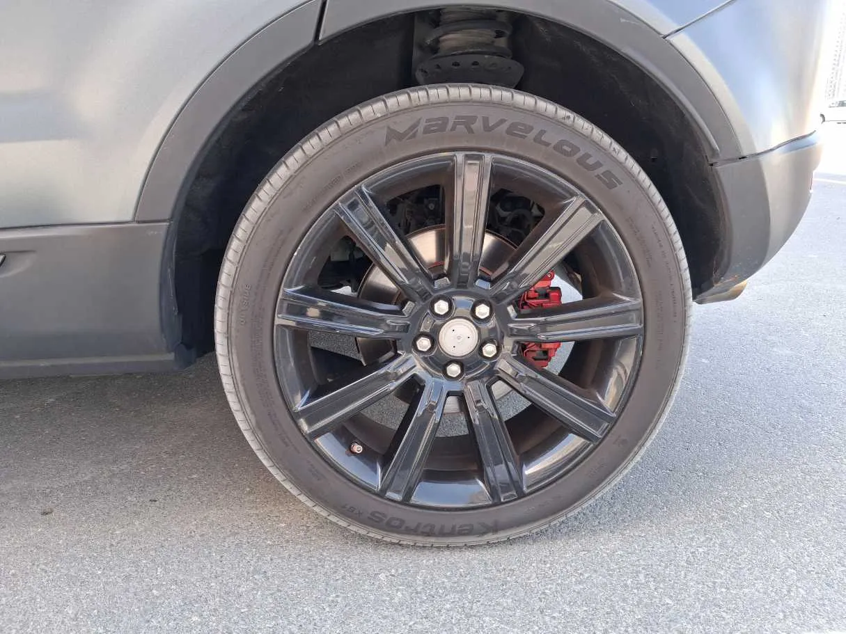 Car image 9