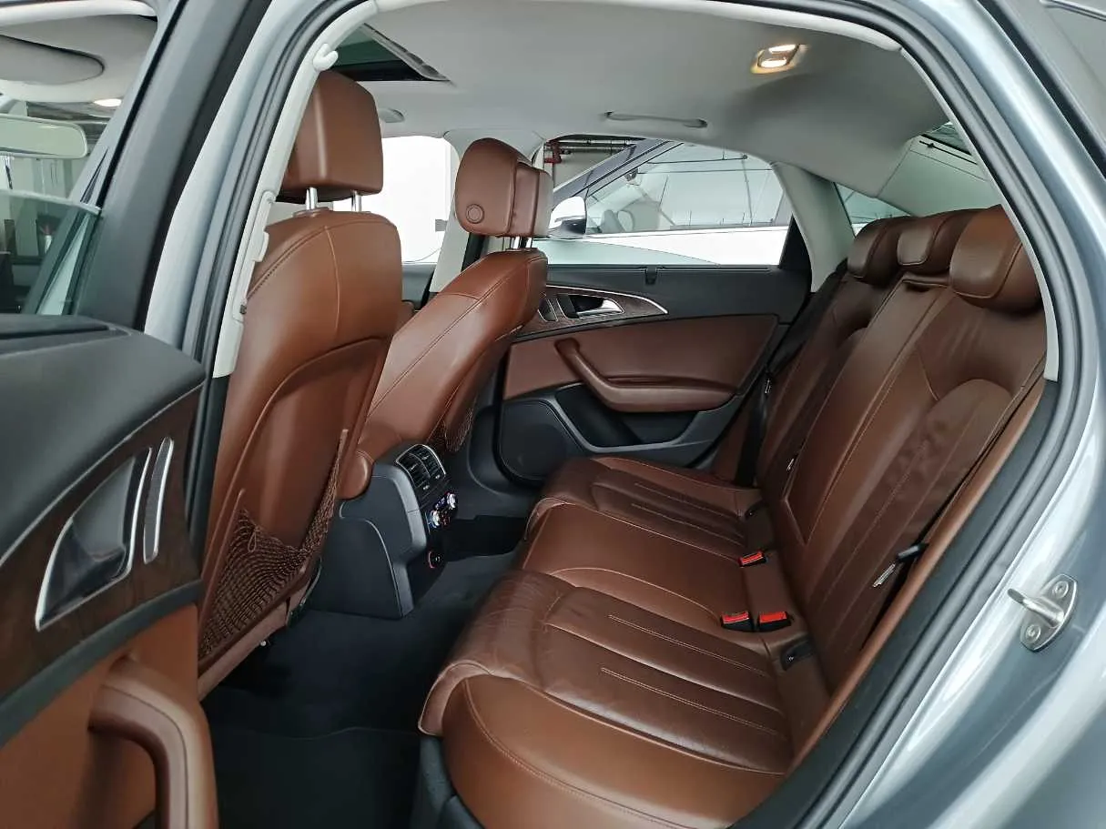 Car image 13