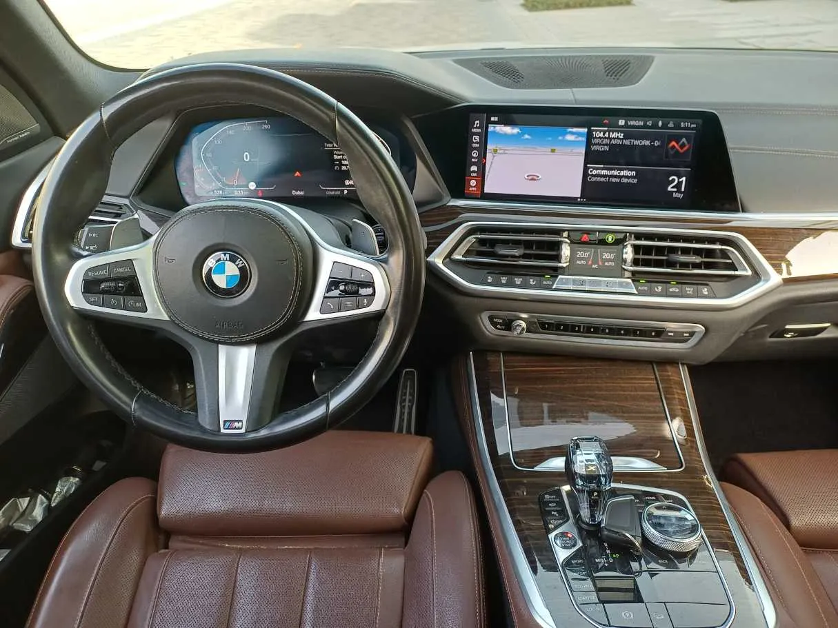 Car image 17