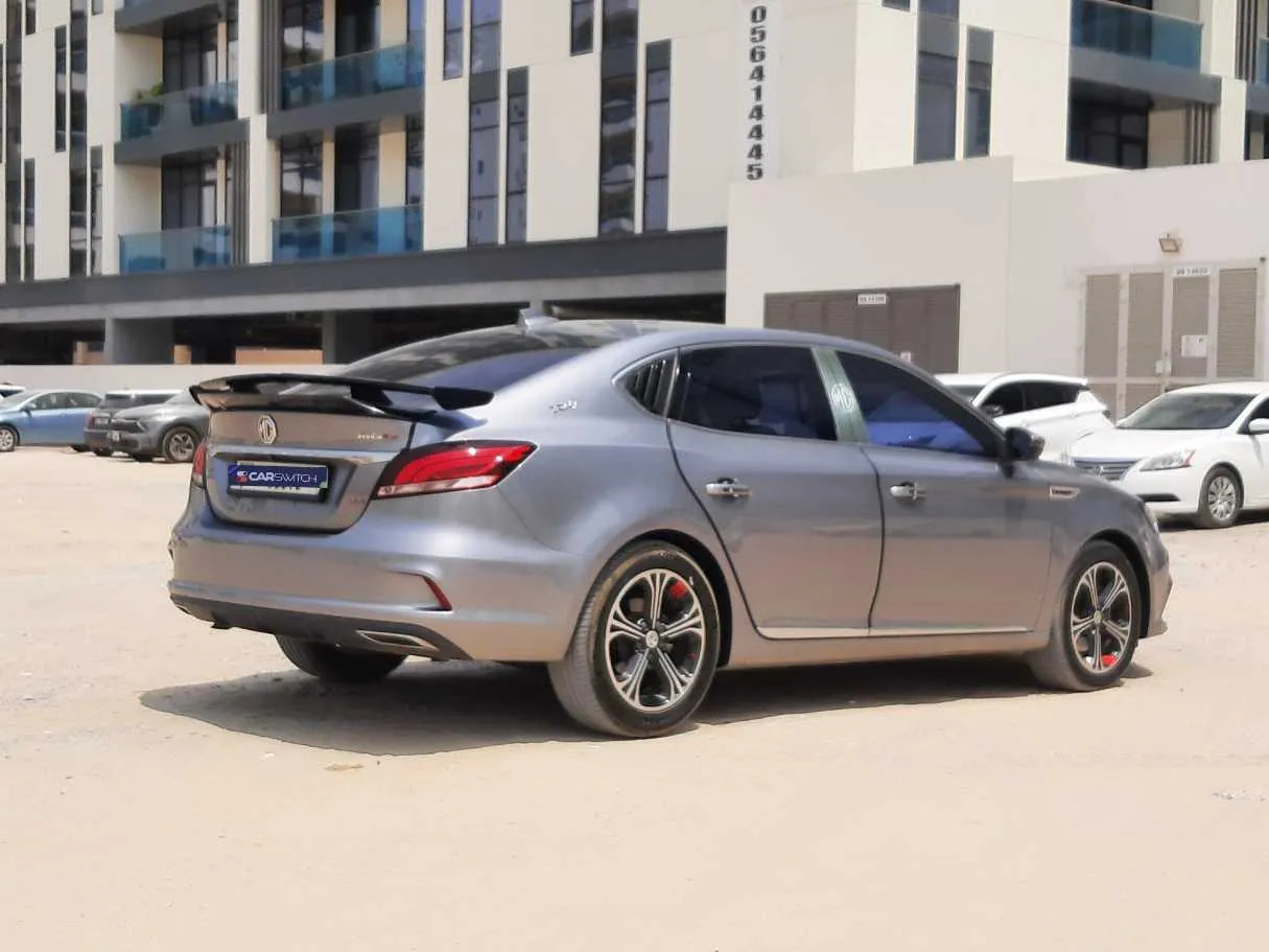 Car image 5
