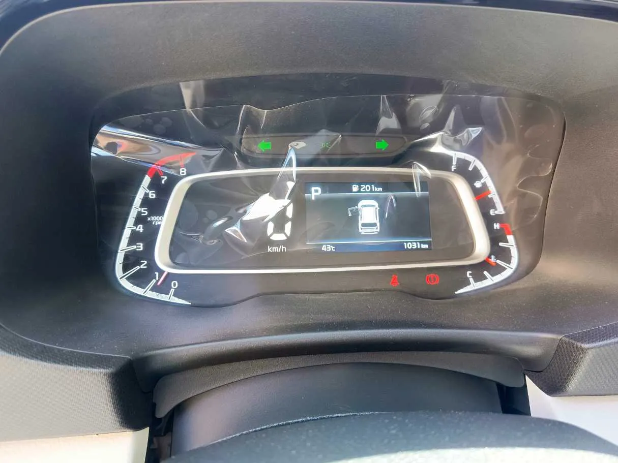 Car image 25