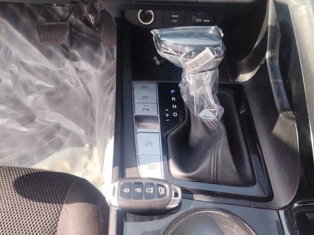 Car image 18