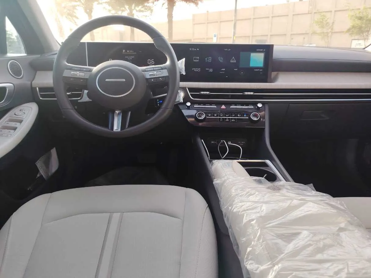 Car image 19