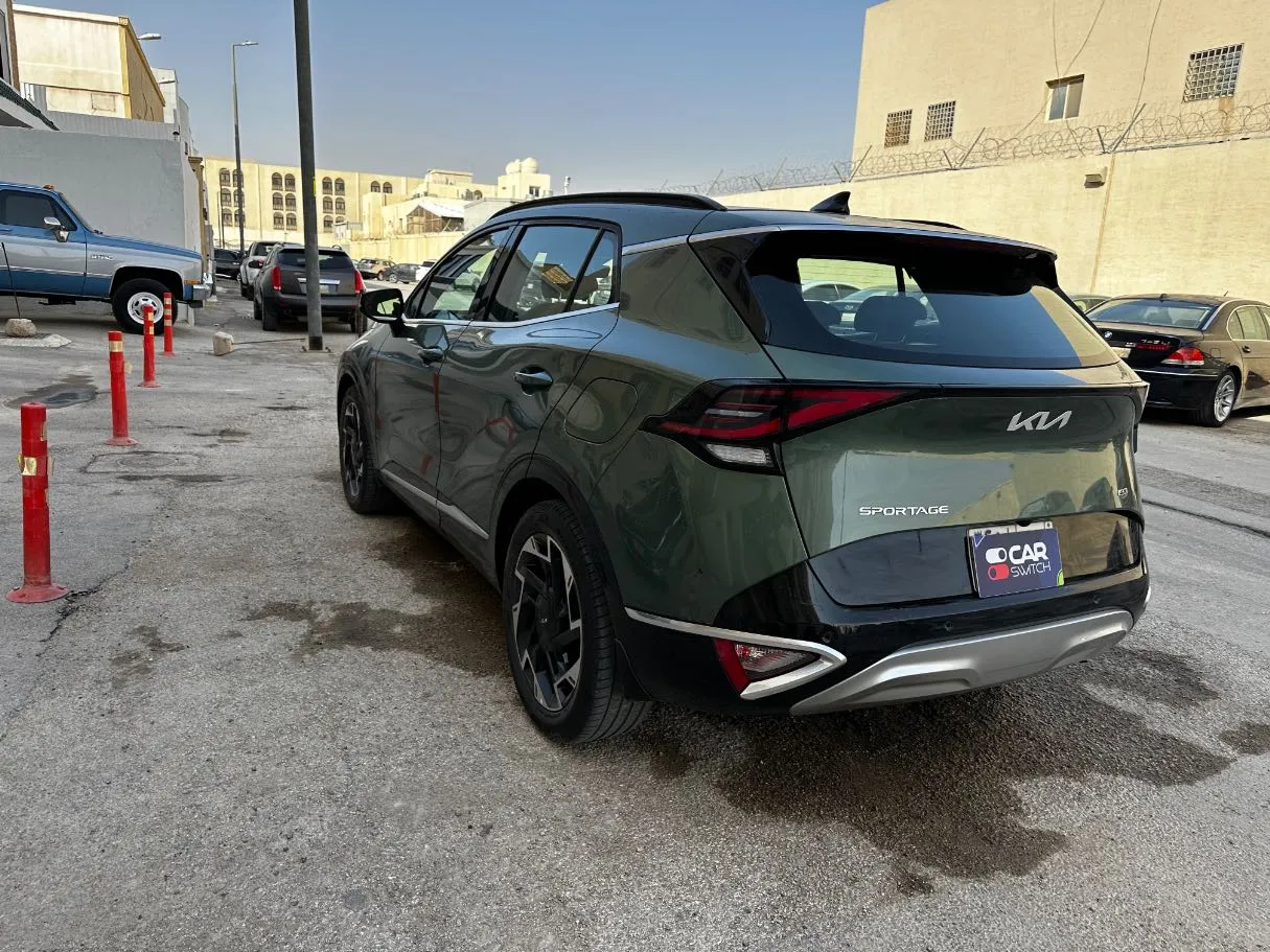 Car image 7